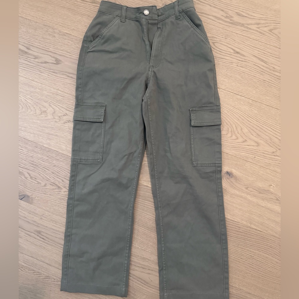 Hollister cargo pants, size 0S/00 short